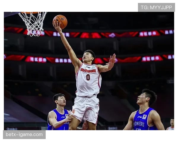 韦世豪灵动盘带引领进攻新潮流，赛场表现亮眼