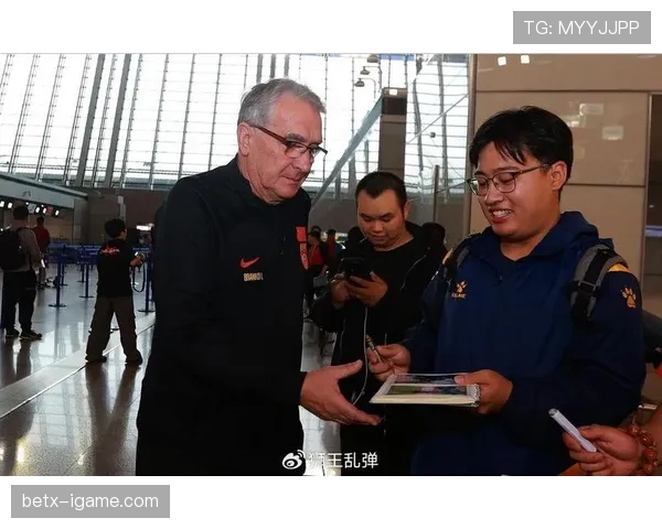 印尼队边路突破显默契,团队配合回暖引关注 印尼队边路突破显默契,团队配合回暖引关注