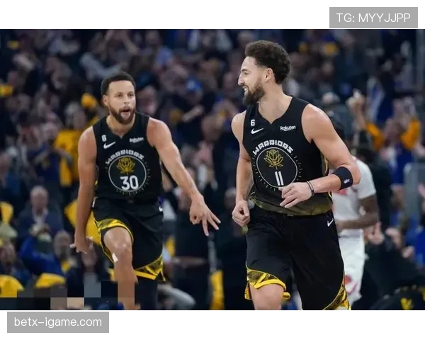 汤普森无球跑位为库里拉开空间提效较上季更稳